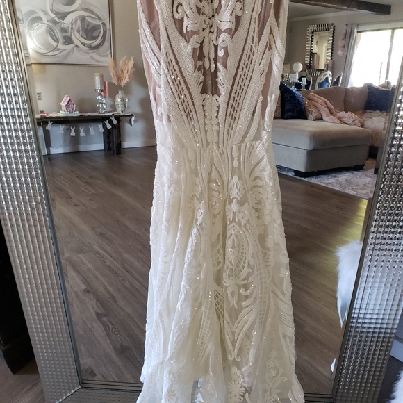 Bronx and Banco Ester V Neck Gown - Picture 12 of 13